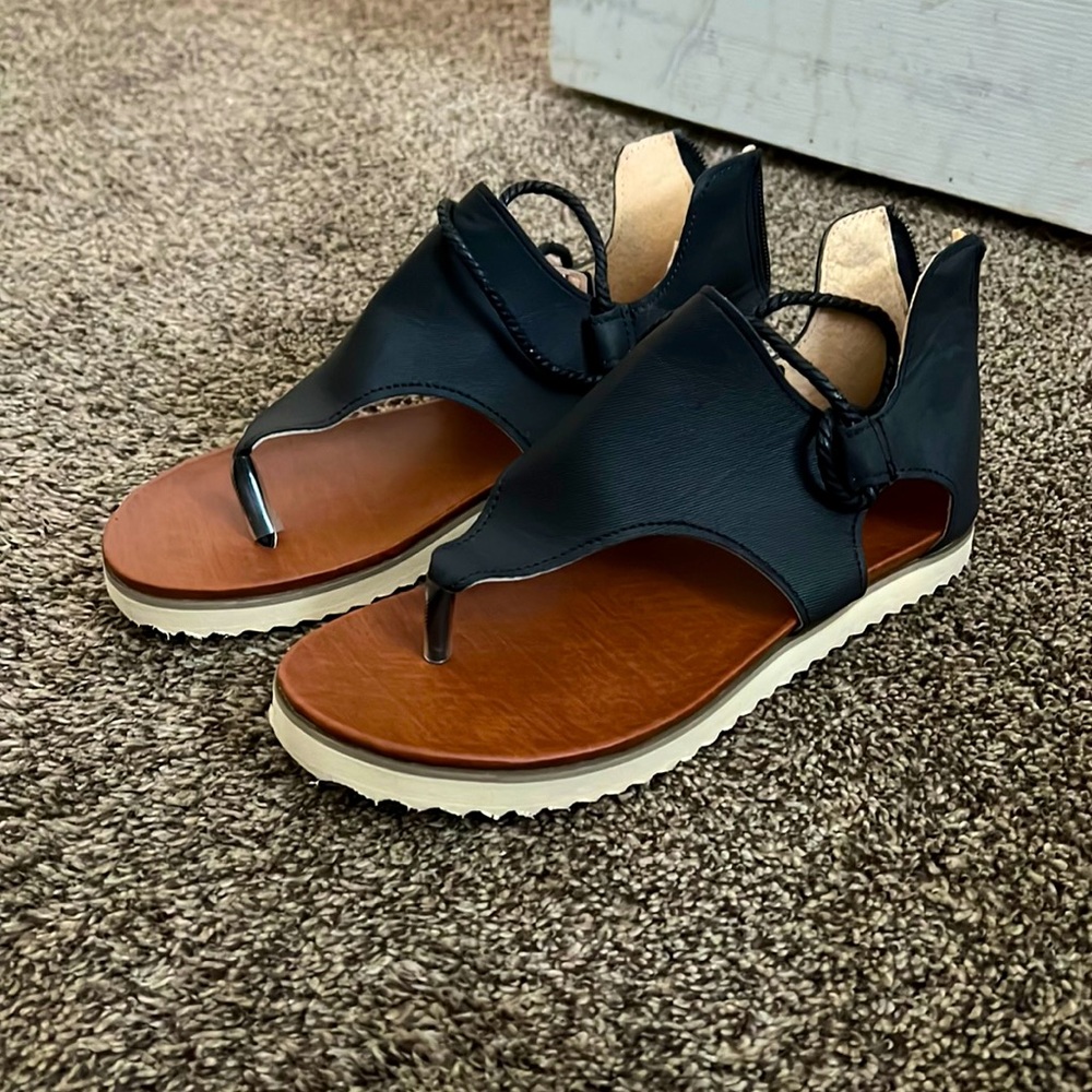 Comfy stylish brown and black sandals.